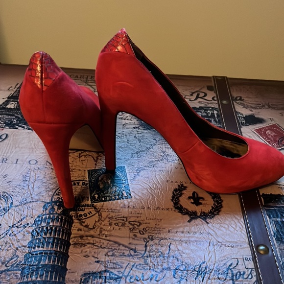 Women’s Red High Heel - Picture 3 of 4